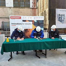 newsimage Wmurowanie kamienia węgielnego pod „Budowę instalacji do usuwania arsenu i rtęci z gazów instalacji Solinox” w Hucie Miedzi „Legnica”