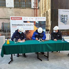 newsimage Wmurowanie kamienia węgielnego pod „Budowę instalacji do usuwania arsenu i rtęci z gazów instalacji Solinox” w Hucie Miedzi „Legnica”